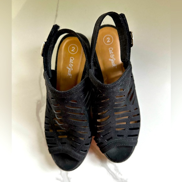 Cat & Jack black girls sandals with heel, open toe, size 2, great condition! - Picture 4 of 4